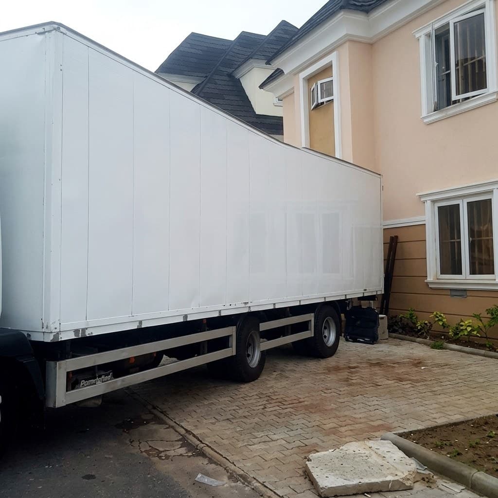 Korlun 20ft box truck available for rental in Abuja