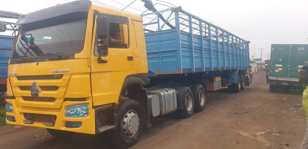 Korlun 40ft open trailer with stake sides on the road