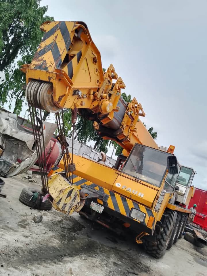 Korlun mobile crane used for heavy lifting jobs