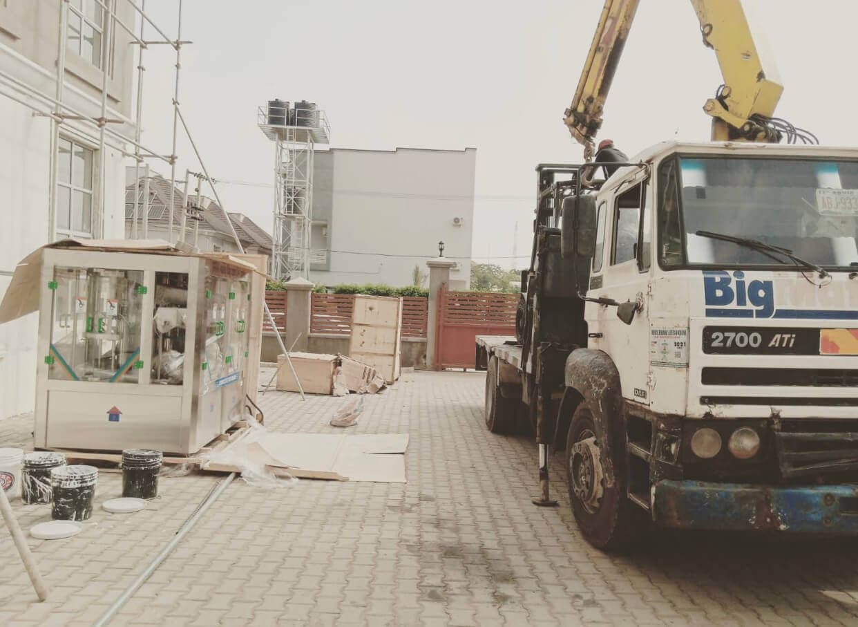 Korlun truck-mounted loader crane with boom extended